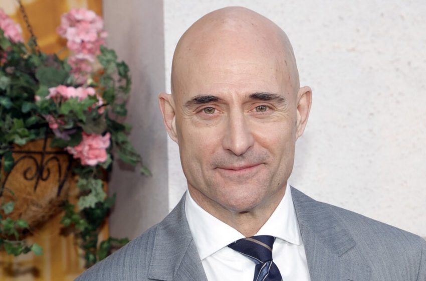  “Now he’s more brutal.” What did 59-year-old Mark Strong look like with his hair before he went bald?