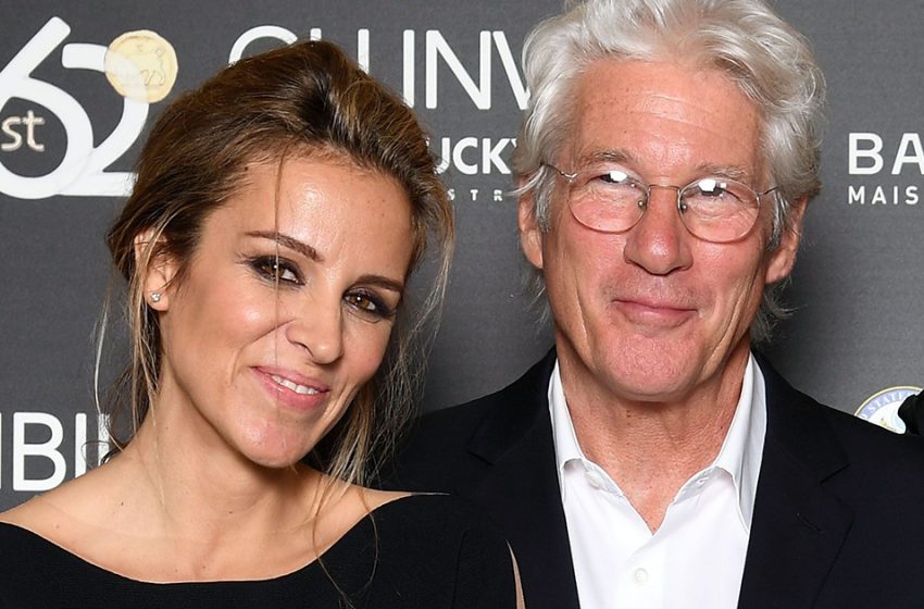  “Dad, mom and Alexander!” The young wife of Richard Gere showed a rare photo with her husband and son