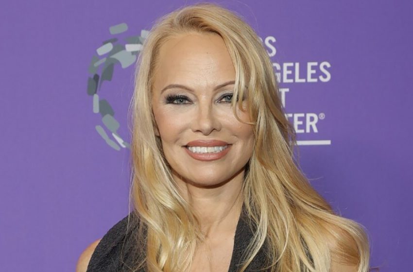  “They look so different.” Pamela Anderson showed grown-up sons