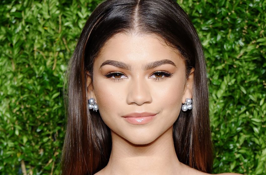  Fascinating! A photo of Zendaya without a bra against the backdrop of the desert gained 10 million likes in a day