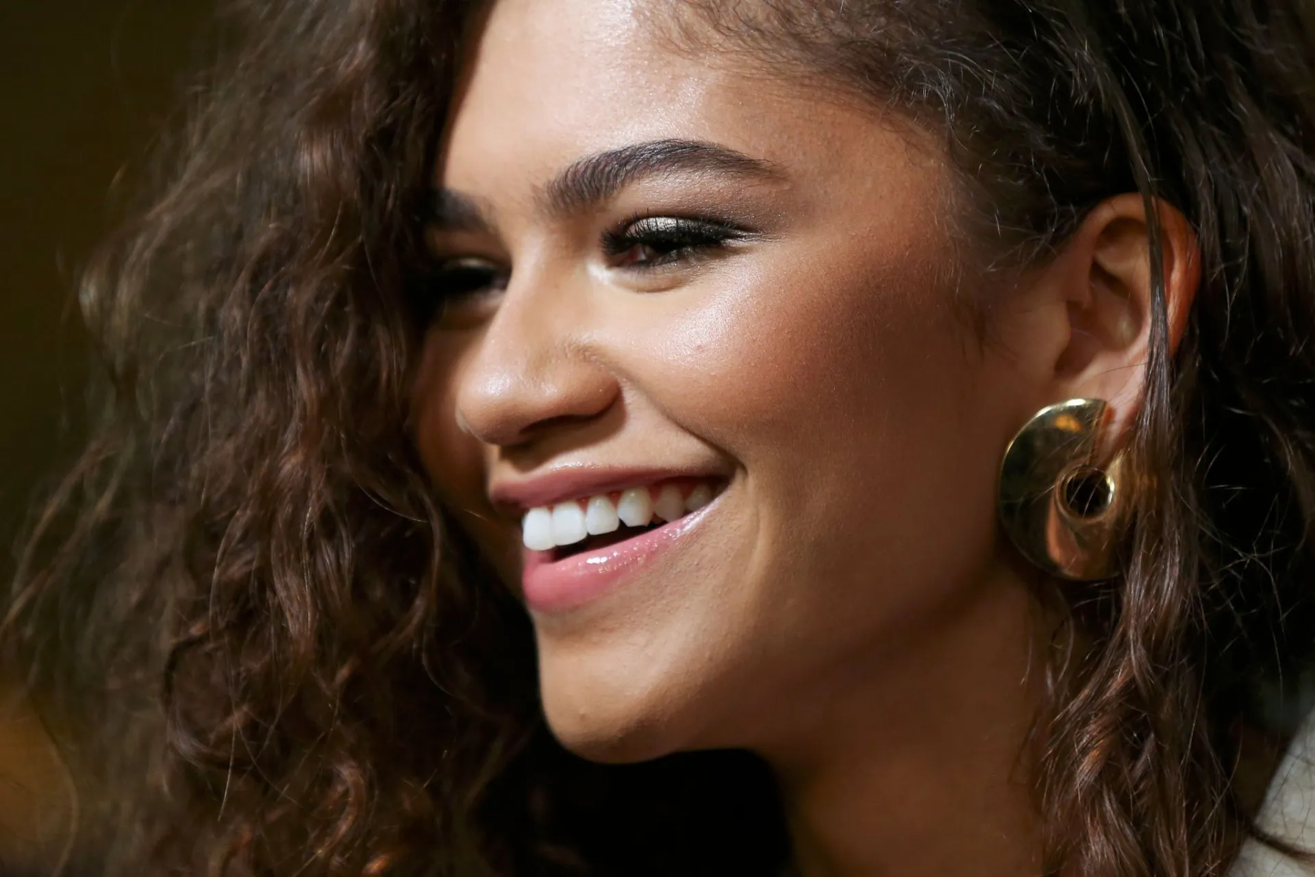 Fascinating! A photo of Zendaya without a bra against the backdrop of ...