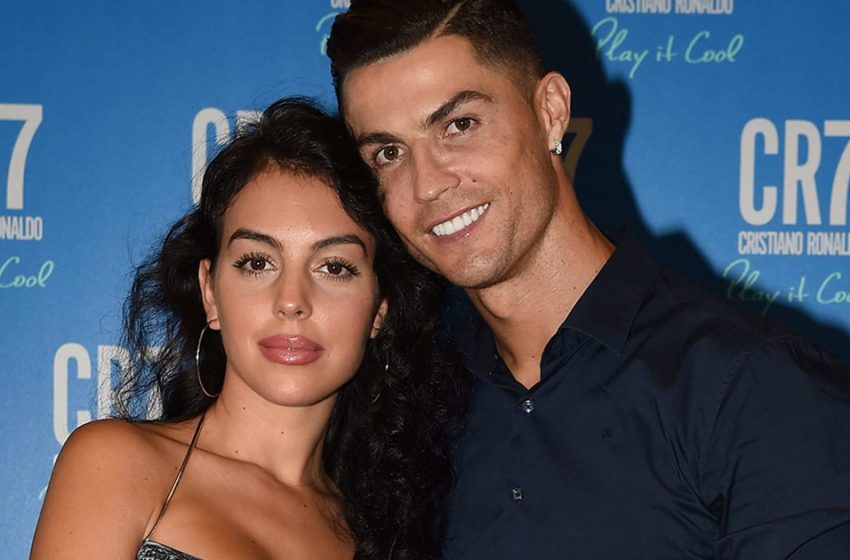  Beauty Queen. Ronaldo Showed His Wife in a Tiny Body