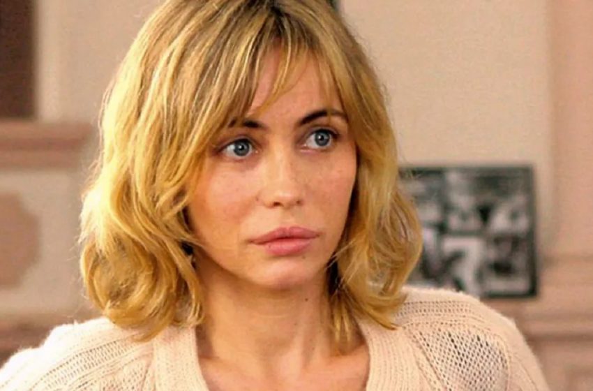  Emmanuelle Béhar lost her status as France’s most beautiful actress because of a surgeon’s error