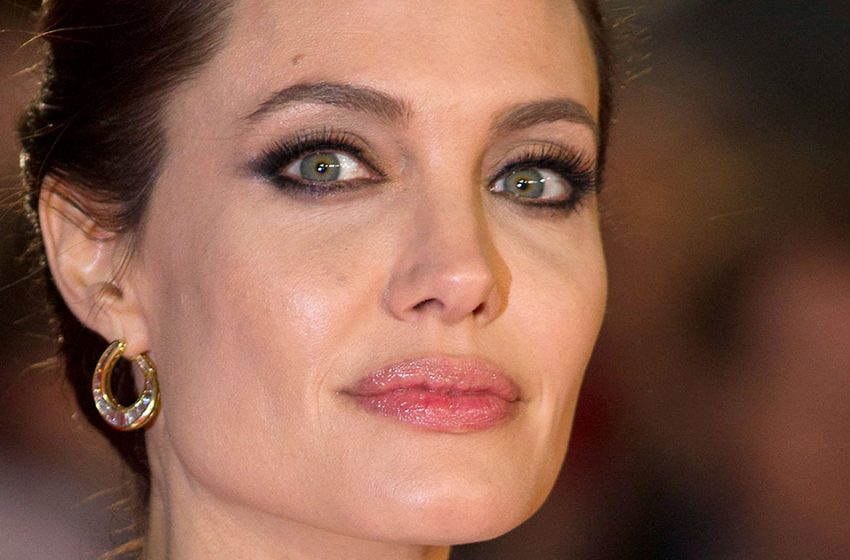  The new appearance of Angelina Jolie caused bewilderment of fans: her outfit looked like a nightgown