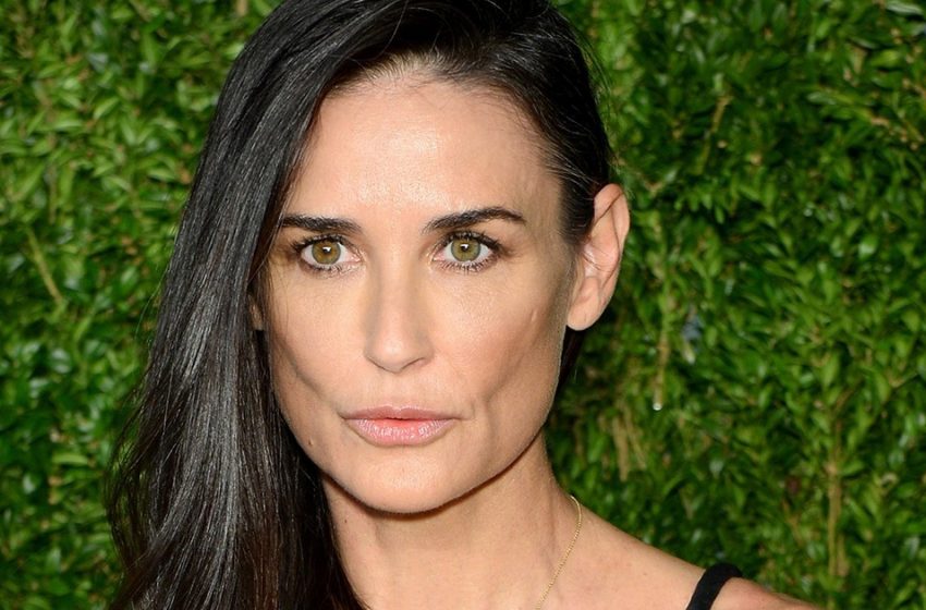  Cesur! 60 yaşındaki Demi Moore, fotoğraflarını Photoshop olmadan mayo içinde paylaştı