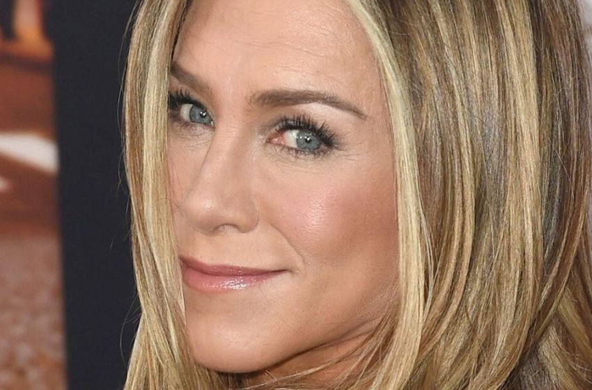  Elbise Çok Provokatif Görünüyor : Jennifer Aniston, Transparan Mini Elbisesiyle Olay Yarattı