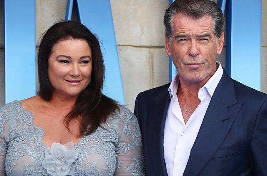  Ona Göre, O Mükemmel. Paparazziler Brosnan’ın 220 poundluk eşini tatilde bir vücut giysisi içinde yakaladı