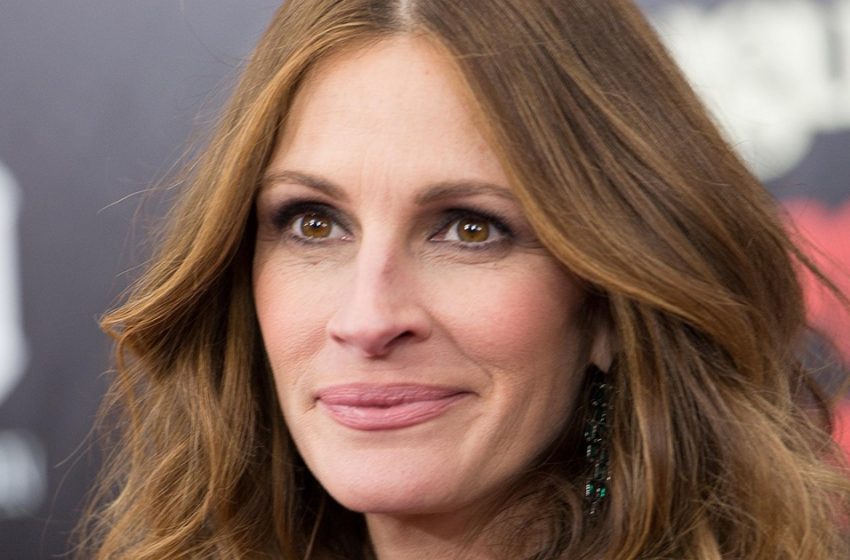  Her Zamanki Gibi Büyüleyici : Julia Roberts, “Ticket to Paradise” Filminin Londra Galasında Zarif Kıyafetiyle Herkesi Etkiledi