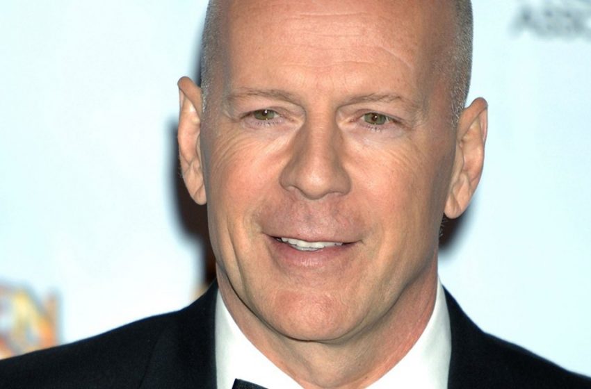  Üzgün Bakış ve Sıkışmış Dudaklar : Bruce Willis’in eşi yeni bir fotoğrafını paylaştı