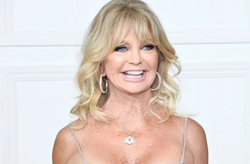  Yeni yüz ifadeleri ve dudak büzme bakışı: 77 yaşındaki Goldie Hawn tanınmayacak kadar değişmiş