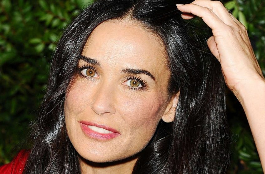  Her Büyükanne Bu Kadar Formda Olsa : 60 yaşındaki Demi Moore, mayosuyla çekilen fotoğraflarıyla hayranları büyüledi