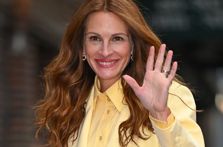  Ince Bacaklarını Sergiledi : Julia Roberts, Film Galasında Pembe Şort ve Ceketle Harika Görünüyordu