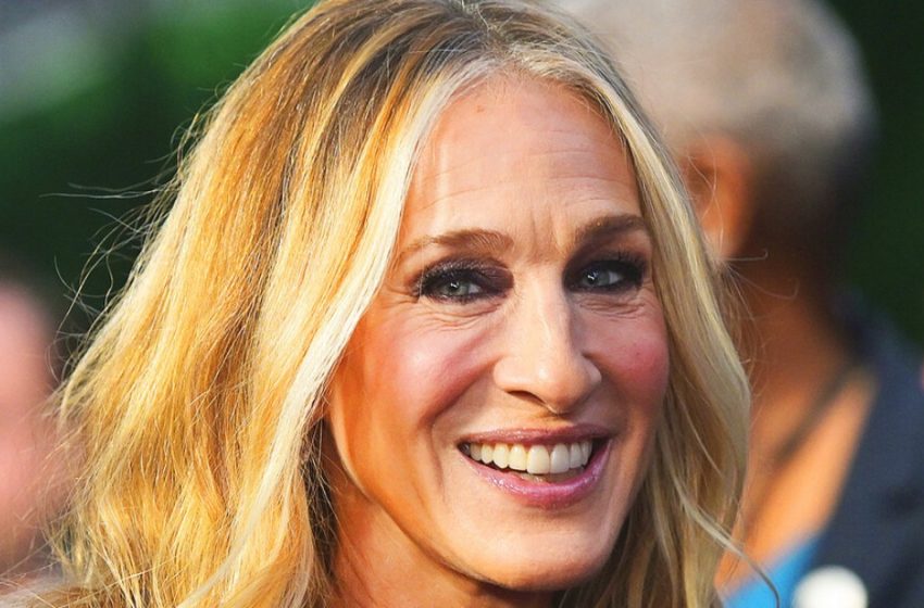  “Hollywood’un En İnce Beli”: Sarah Jessica Parker, Saydam Elbisesiyle Hayranlarını Deli Etti!