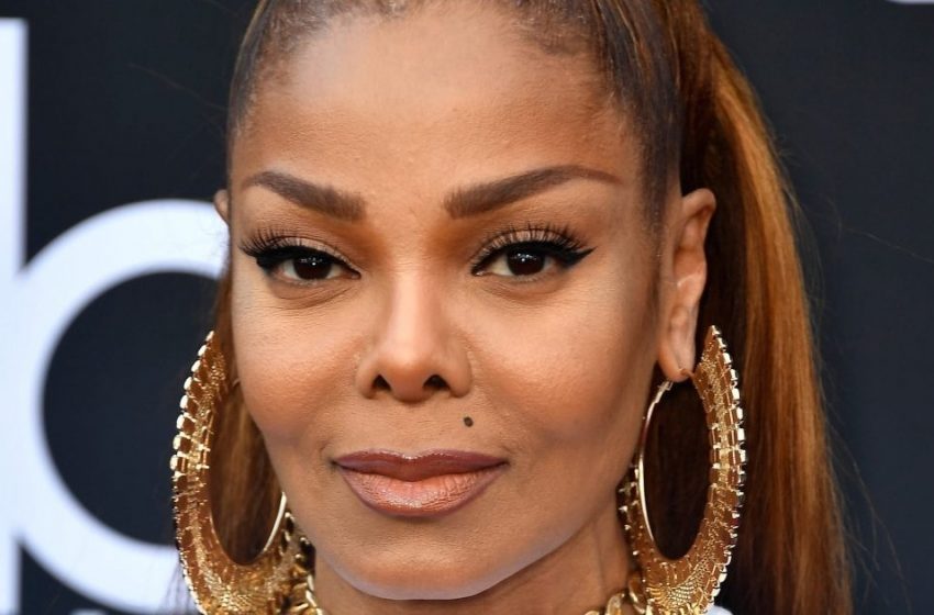  “50 Yaşında Anne Olduğu İçin Alay Edildi: Janet Jackson 6 Yaşındaki Veliahtıyla Poz Verdi!”