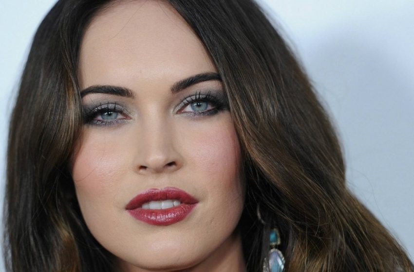  “Çıplak Gibiydi”: 37 yaşındaki Megan Fox, Şeffaf Zincirleme Min Elbiseyle Yakalandı!