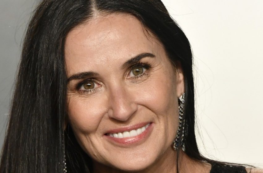  “Değişiklikler Ona Çok Yakıştı”: 61 yaşındaki Demi Moore, kısa kıvırcık saçlı fotoğraflarını paylaştı!