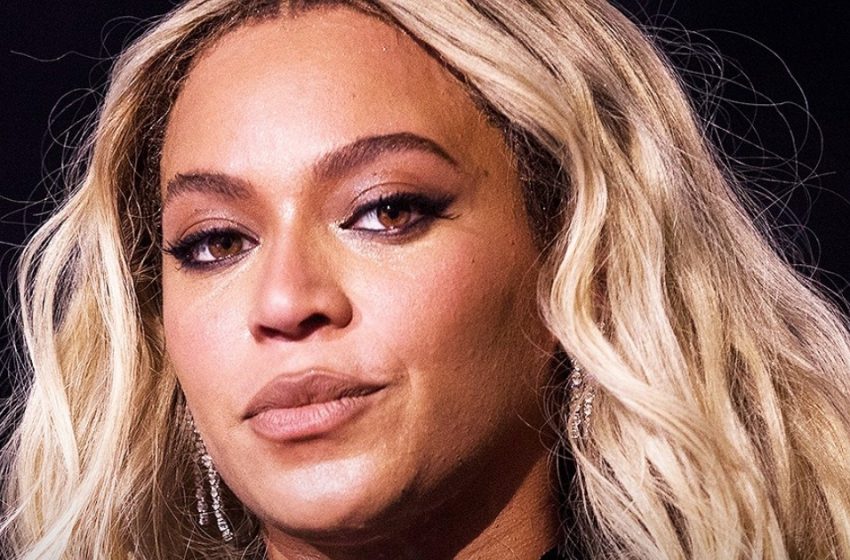  “Onun Yaşı İçin Hiç Uygun Değildi”: Beyoncé’nin 12 yaşındaki kızı, 2024 Grammy Ödülleri’nde omuzları açık bir elbiseyle yakalandı!