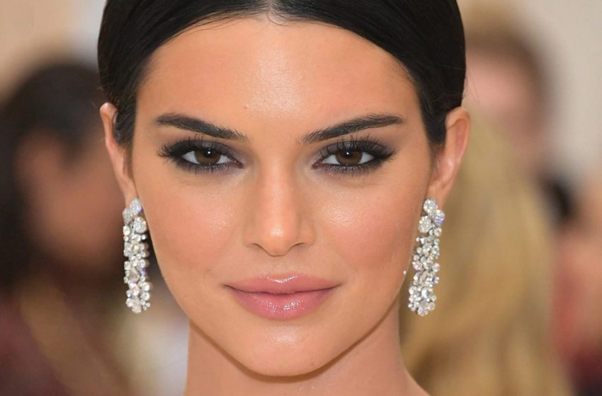  “Çok Model Onu Kıskanıyor”: Jenner’ın Havuz Başındaki Fotoğrafı Instagram’da 7 Milyon Beğeni Aldı!