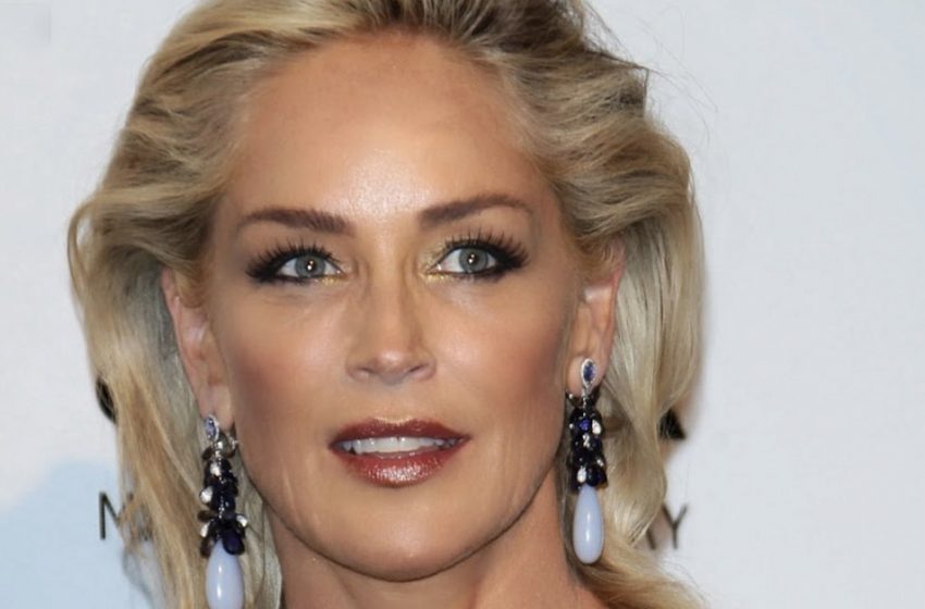  “Vücut Bir Genç Kız Gibi”: 65 yaşındaki Sharon Stone, Mayo İçinde Yeni Bir Fotoğraf Paylaştı!