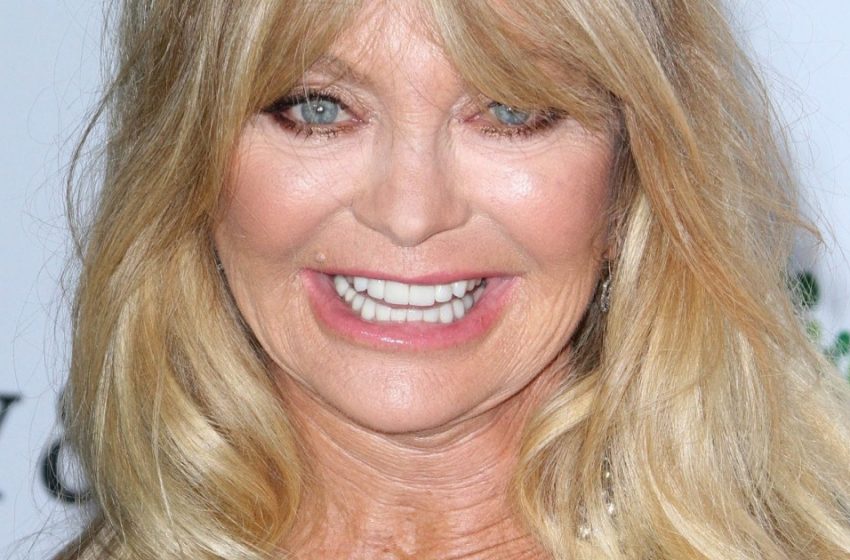  “Instagram Fotoğrafları Gerçeğe Uyuyor mu?”: 77 yaşındaki Goldie Hawn’ın Son Paparazzi Fotoğrafları Hayranları Şaşırttı!