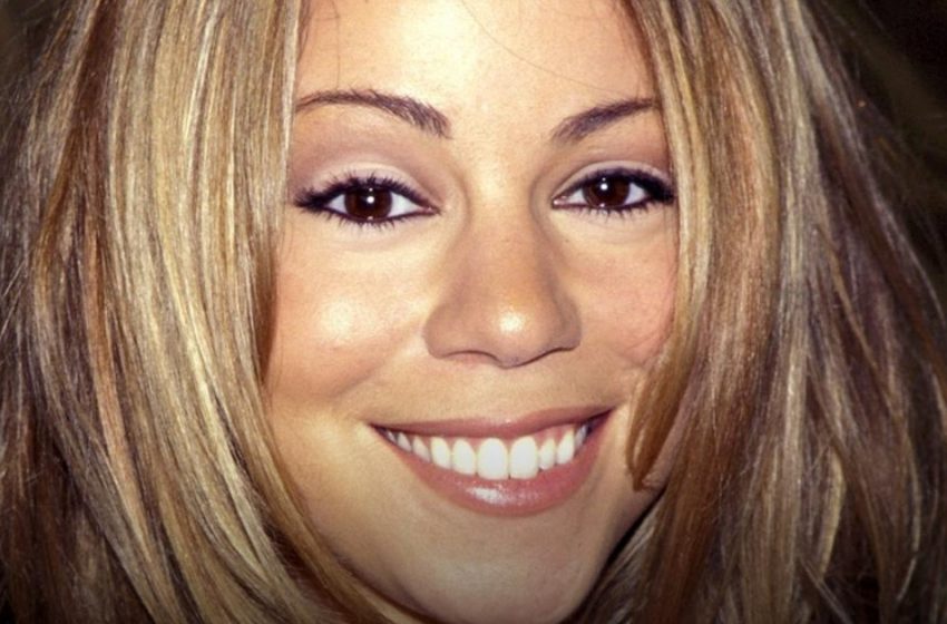  “Şık Siyah Bir Elbise İçinde”: 54 yaşındaki Mariah Carey, “Zayıf” Görünümüyle Hayranlarını Memnun Etti!