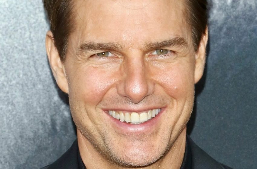  “Gerçekten İki Çocuğun Annesi mi”: Tom Cruise’un söylentiye göre kız arkadaşının fotoğrafları İnternete düştü!