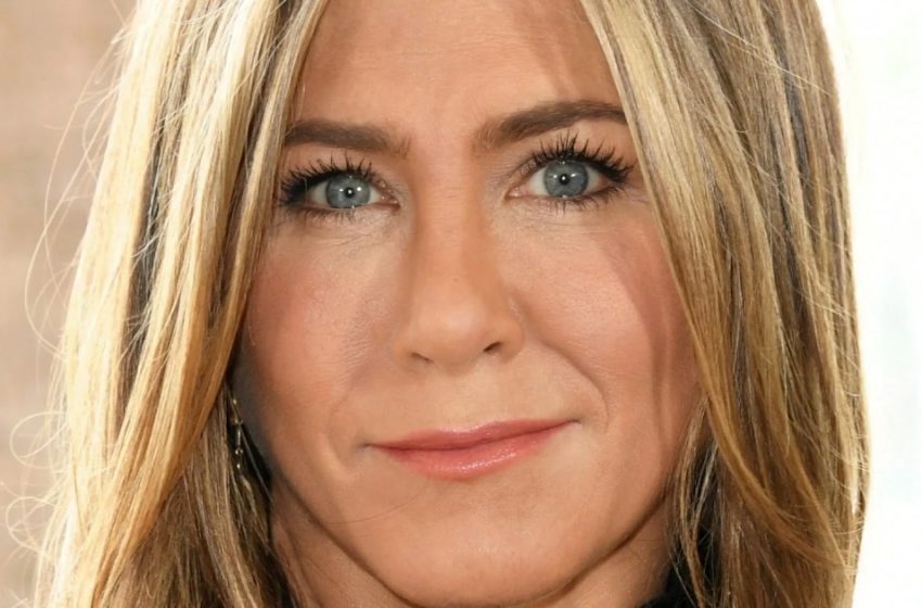  “Yıldız Yeni Kısa Saç Kesimini Tanıttı”: Jennifer Aniston’ın 2024 Halkın Tercihi Ödülleri’nden Fotoğrafları Zaten İnternette!