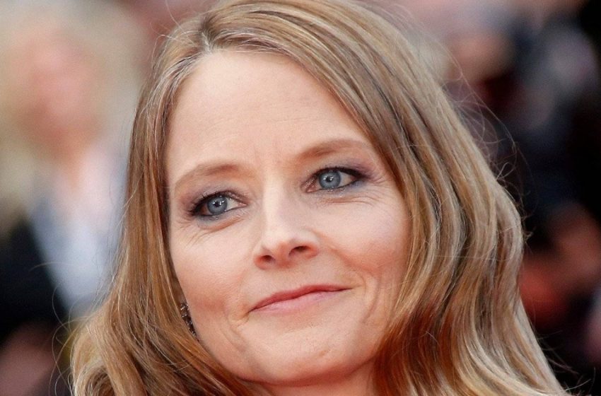  “Çiftin Nadir Görüntüsü”: Jodie Foster ve Eşi Uyumlu Şık Kıyafetlerle Göründü!