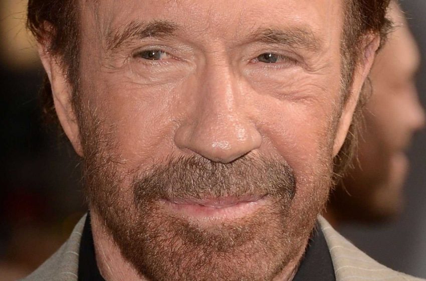  84 yaşındaki Chuck Norris, hasta eşine karşı şefkatli bir koca olarak! Çiftin büyük malikanesi nasıl görünüyor?