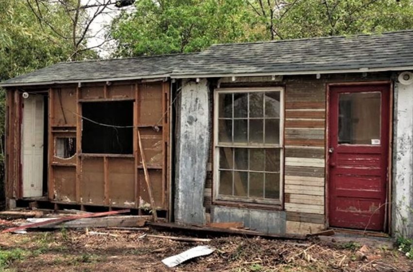  “190 sq ft Of Happiness”: The Couple Built A Small, But Super Cozy House On Their Own!