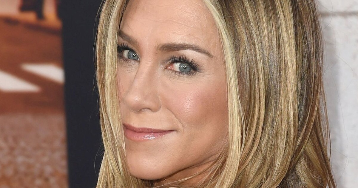 „Rochia este prea provocatoare”: Jennifer Aniston într-o rochie mini transparentă a stârnit controverse