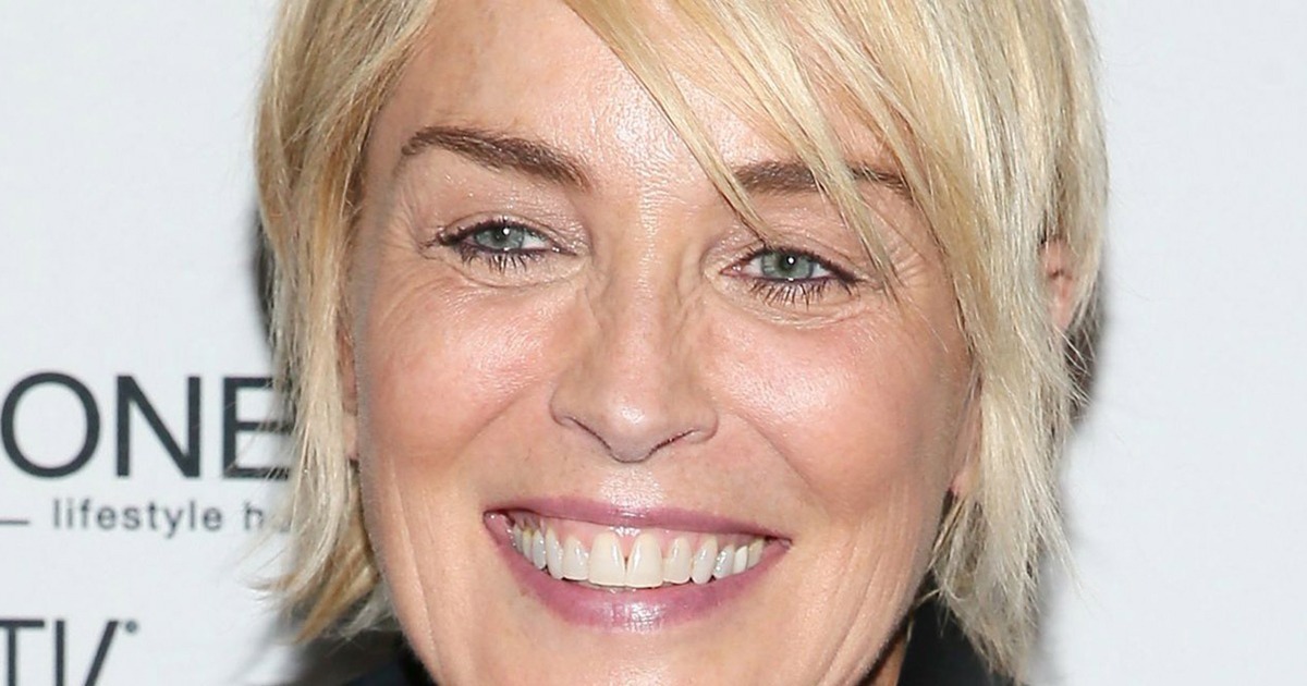 A acționat atât de îndrăzneț: Sharon Stone, în vârstă de 66 de ani, a împărtășit o fotografie într-un costum de baie mic și fără sutien