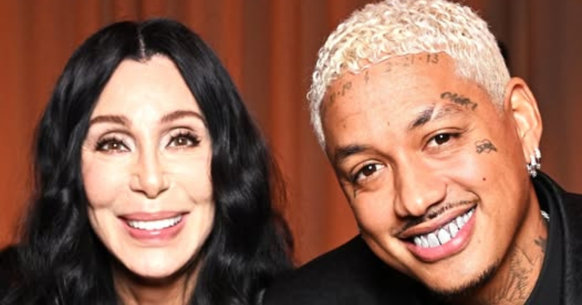 Cher, 78, astub välja kihlatu ja kasupoja seltsis!: Fännid reageerivad vanusevahe ja julge pereürituse peale!