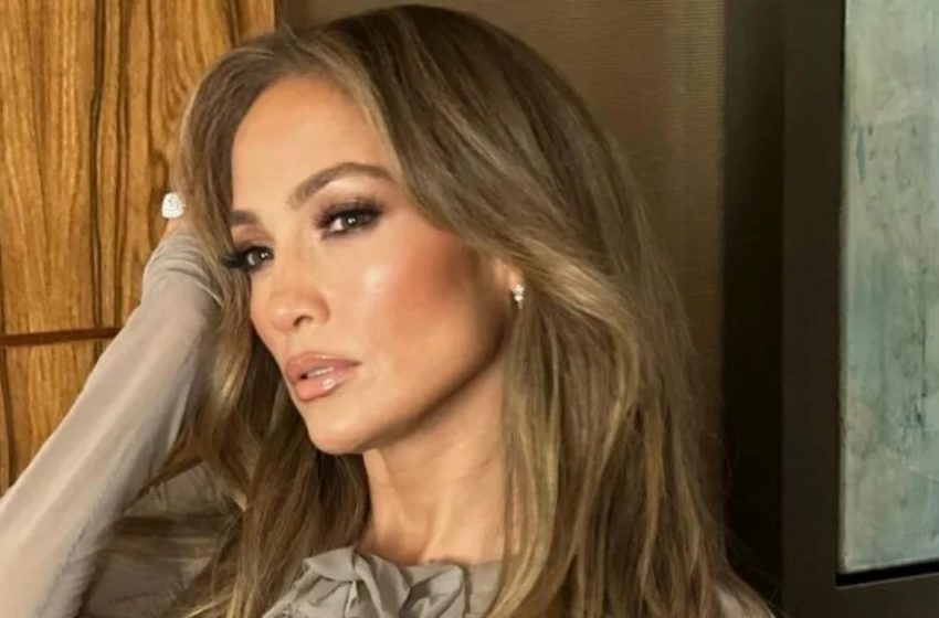  Jennifer Lopez särab 55-aastaselt ning kriitikud ei suuda tema julget uut stiili taluda: milline ta välja näeb?