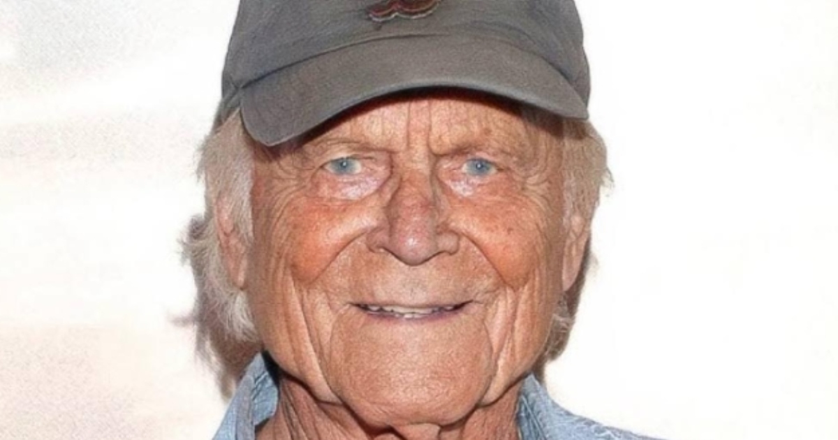 Actor legendar uimește fanii cu o fotografie rară recentă: Îl poți recunoaște?