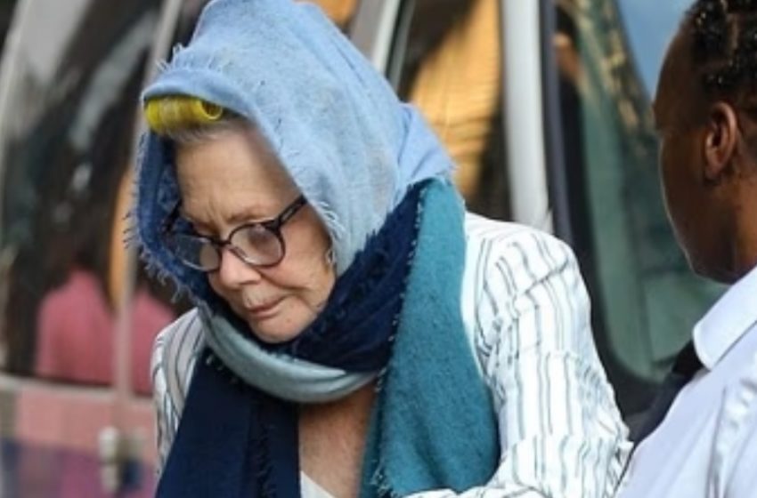  Legendă Hollywood-ului văzută cu baston după operație!: Fanii îngrijorați după căzătura dureroasă!