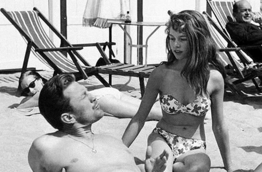Fotografie rară de pe plajă cu două legende de la Hollywood!: Poți ghici cine sunt?
