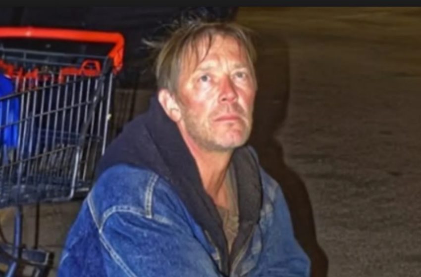  Am ajutat un veteran flămând și câinele său: o lună mai târziu, șeful meu mi-a vorbit despre asta.