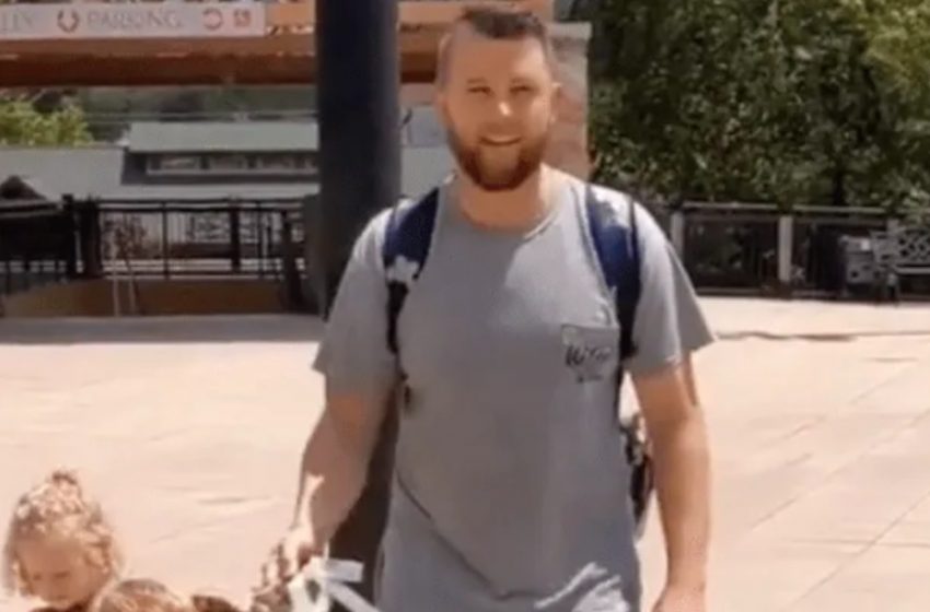  Un tată din Kentucky se confruntă cu critici pentru că a folosit lese la quintupleți: „Sunt oameni, nu câini”